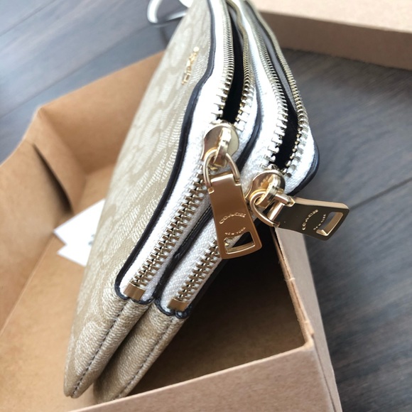 Coach Wristlet Wallet Purse - Picture 10 of 10